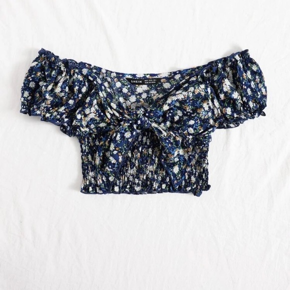 5/25$ 🌟 Tie Front Daisy Crop Top - Picture 3 of 5